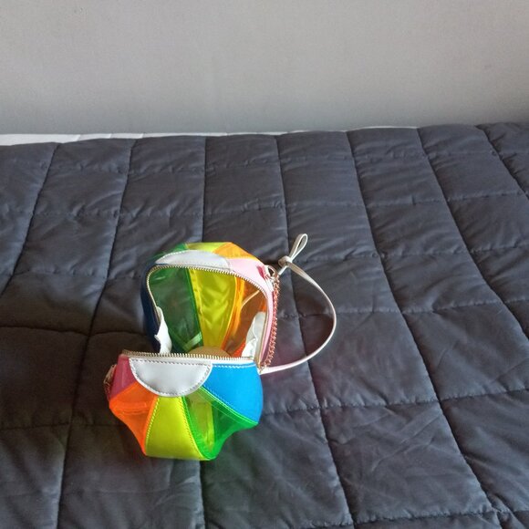 Betsey Johnson Havin A Ball Beach Ball Novelty Kitsch Crossbody Bag - Picture 2 of 5